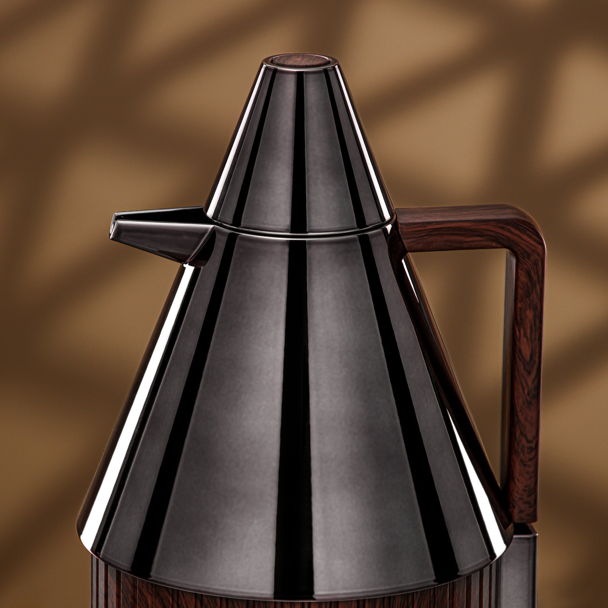 طقم ترامس المرجان 1 لتر + 1 لتر بلون أسود فحمي وخشب داكن