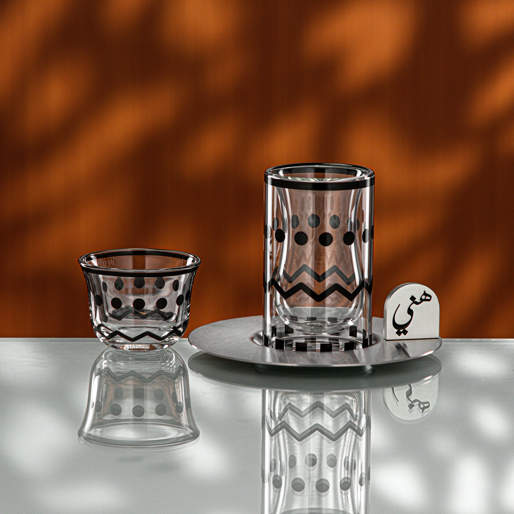 طقم شاي وقهوة المرجان ١٨ قطعة فضي مطفي وأسود