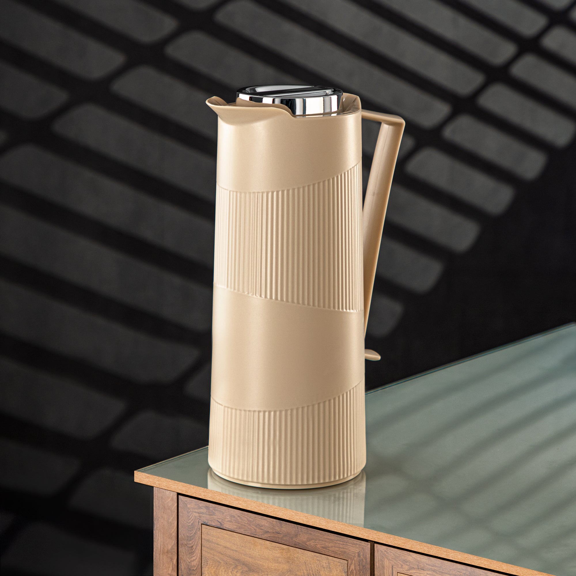 ألمرجان ترمس بلاستيك 1 لتر، بيج وفضي (GT119-100 BG/C) - ضيافة يومية