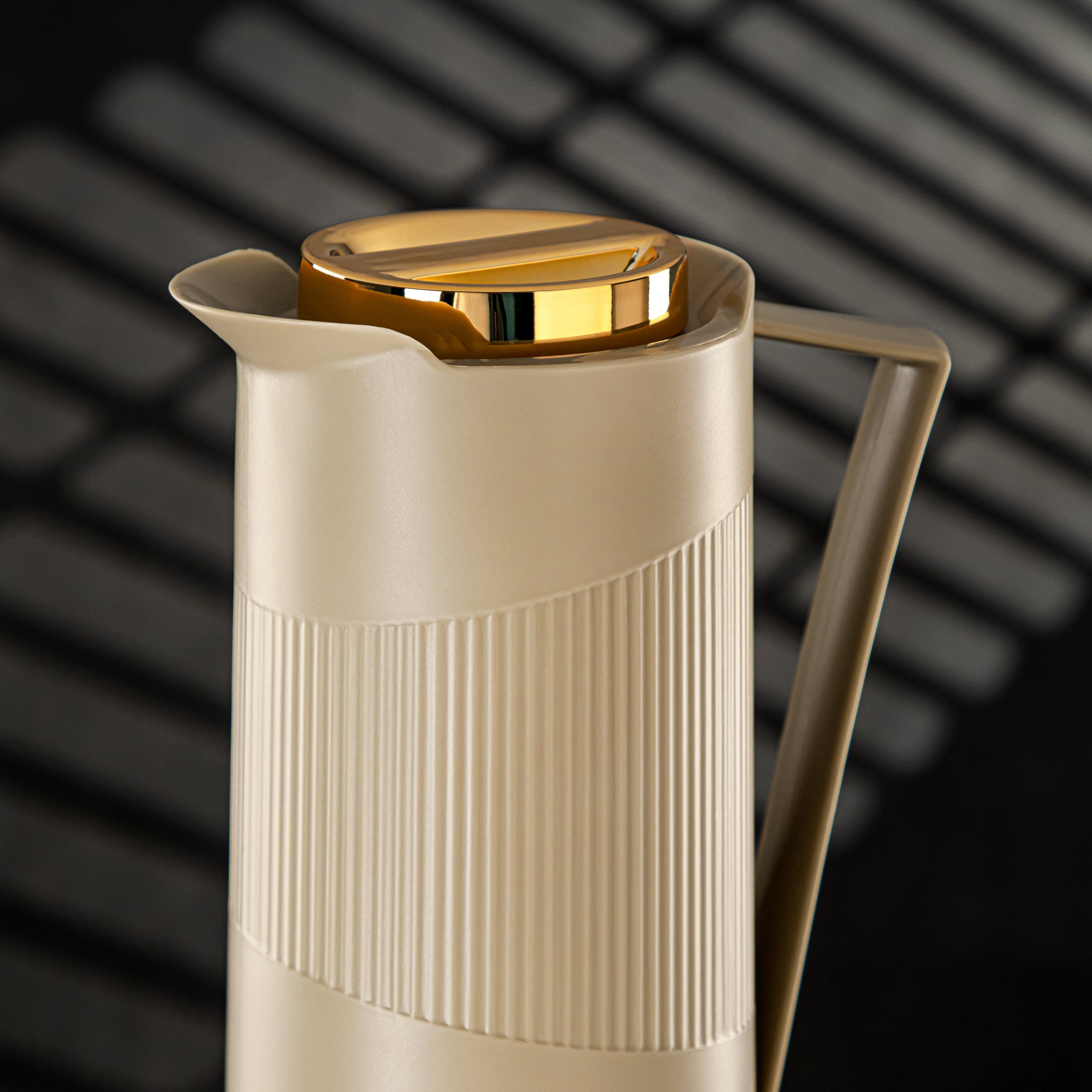 Almarjan Vacuum Flask Plastic 1L, Khaki & Gold (GT119-100 MT/G) - Everyday Hospitality