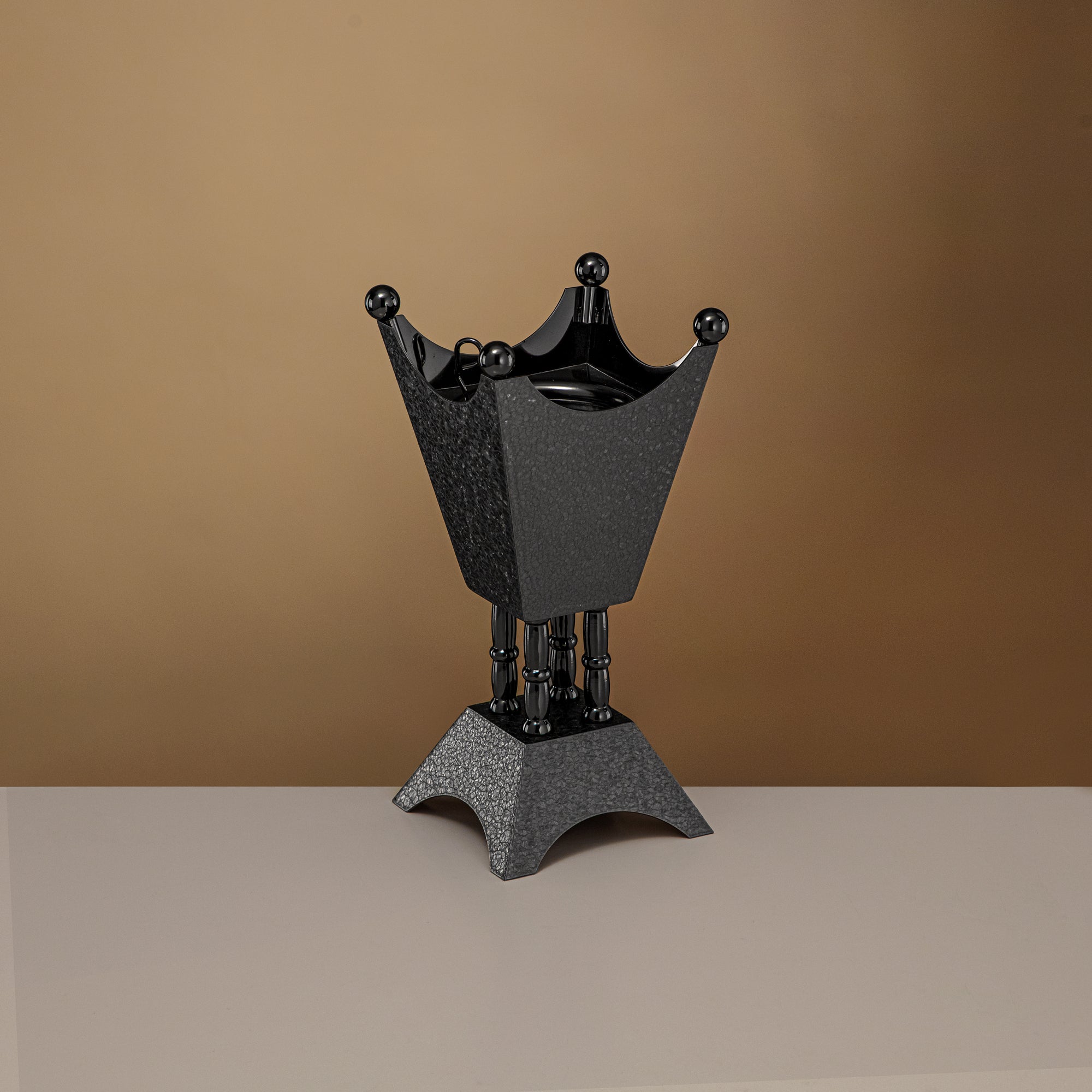 مبخرة المرجان بتصميم متشقق باللون الأسود، 22 سم