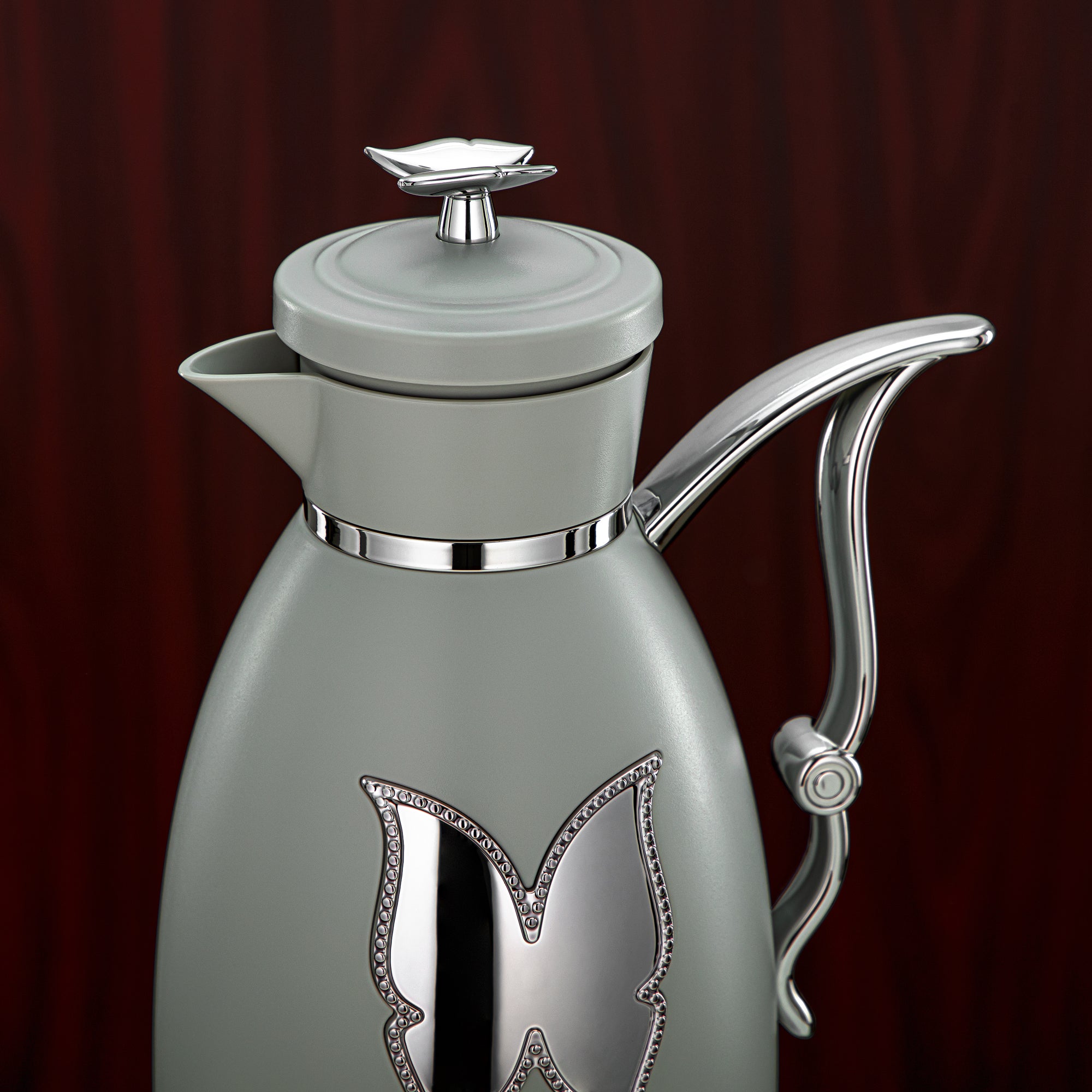 طقم ترامس المرجان زر ضغط بلاستيكي 0.7 لتر + 1 لتر رمادي فاتح وفضي (SM-2C142-070/100 LG/C) - زجاجة شاي وقهوة