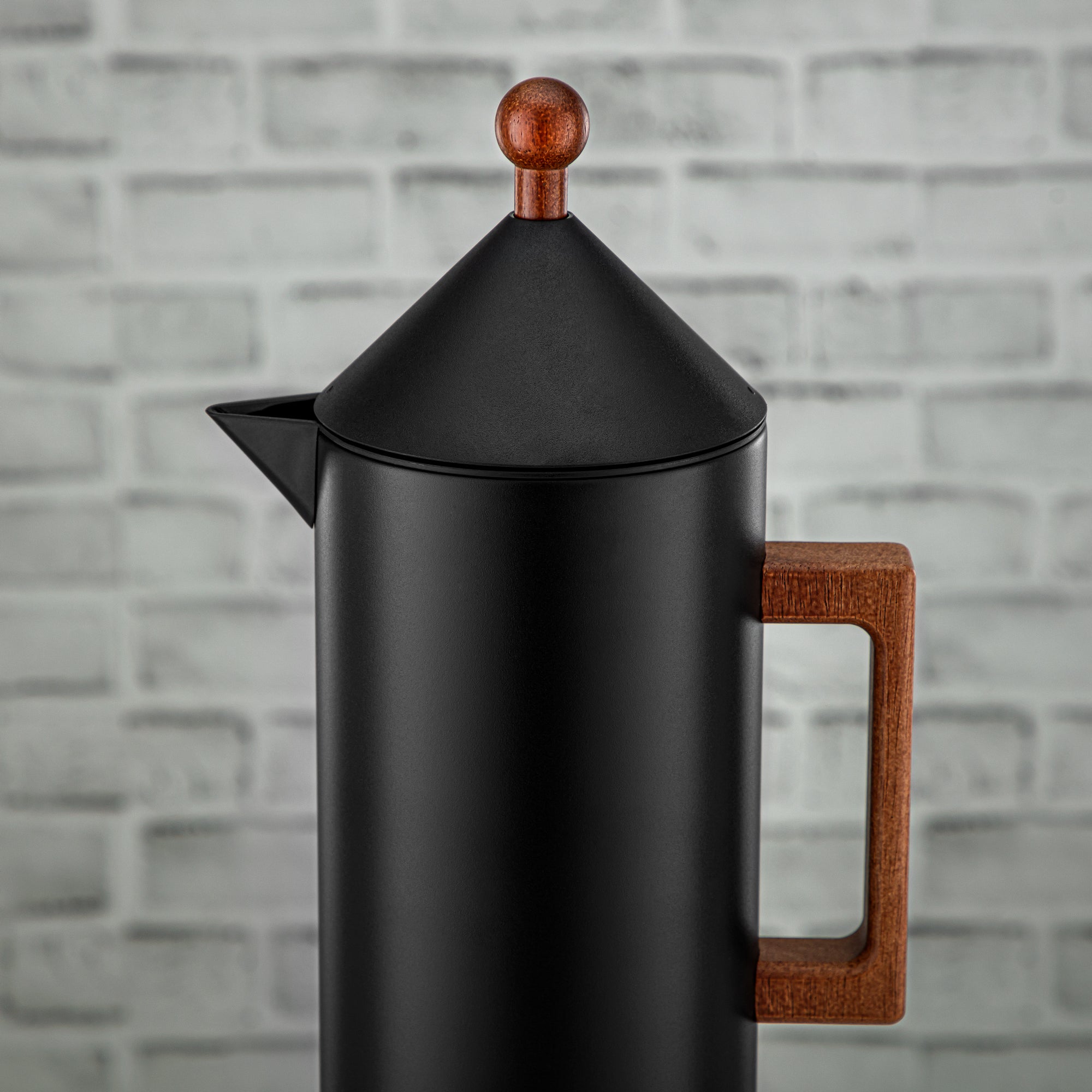 طقم ترامس المرجان زر ضغط 0.6 لتر + 1 لتر أسود وخشب (VAF2950010) - مجموعة طقم ترامس حديثة