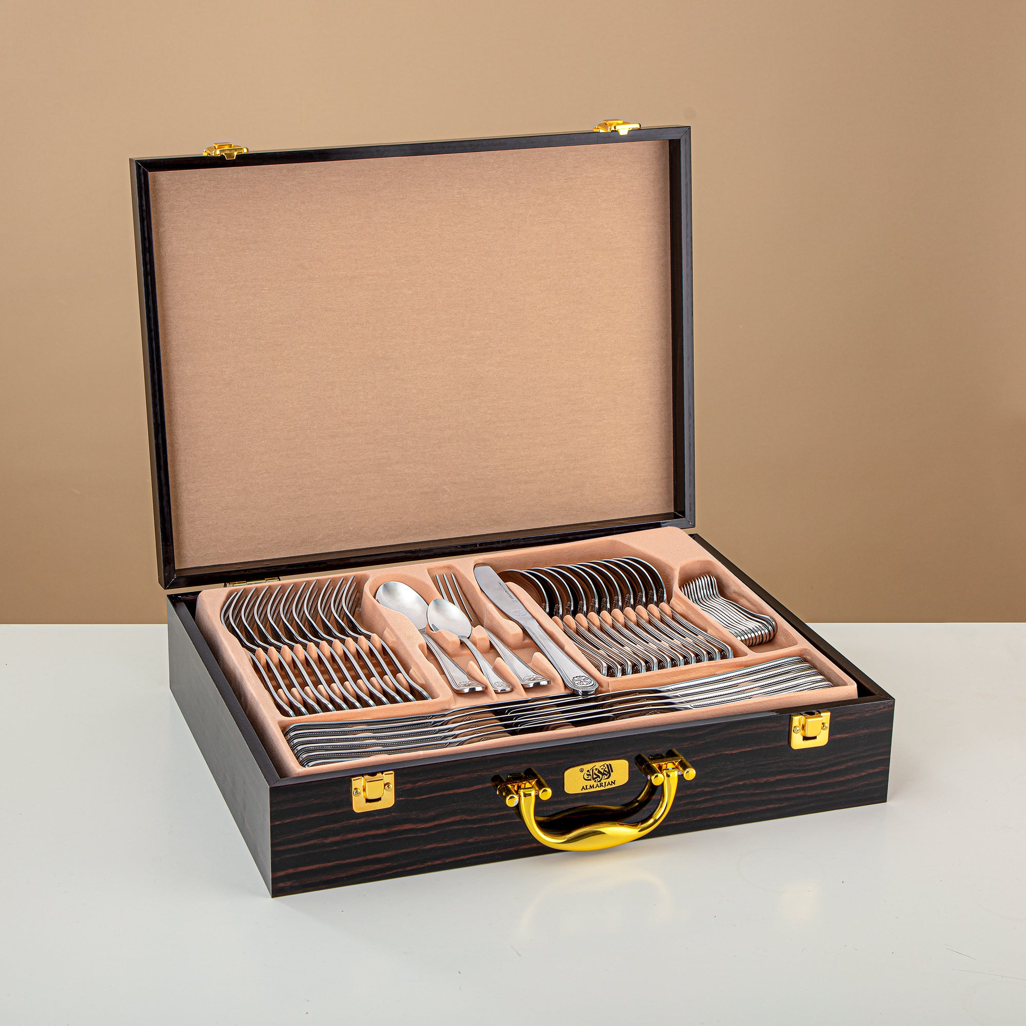 طقم أدوات المائدة ألمرجان 84 قطعة، ستانلس ستيل، حقيبة جلدية، فضي (CUT0010345) طقم أدوات مائدة أنيق