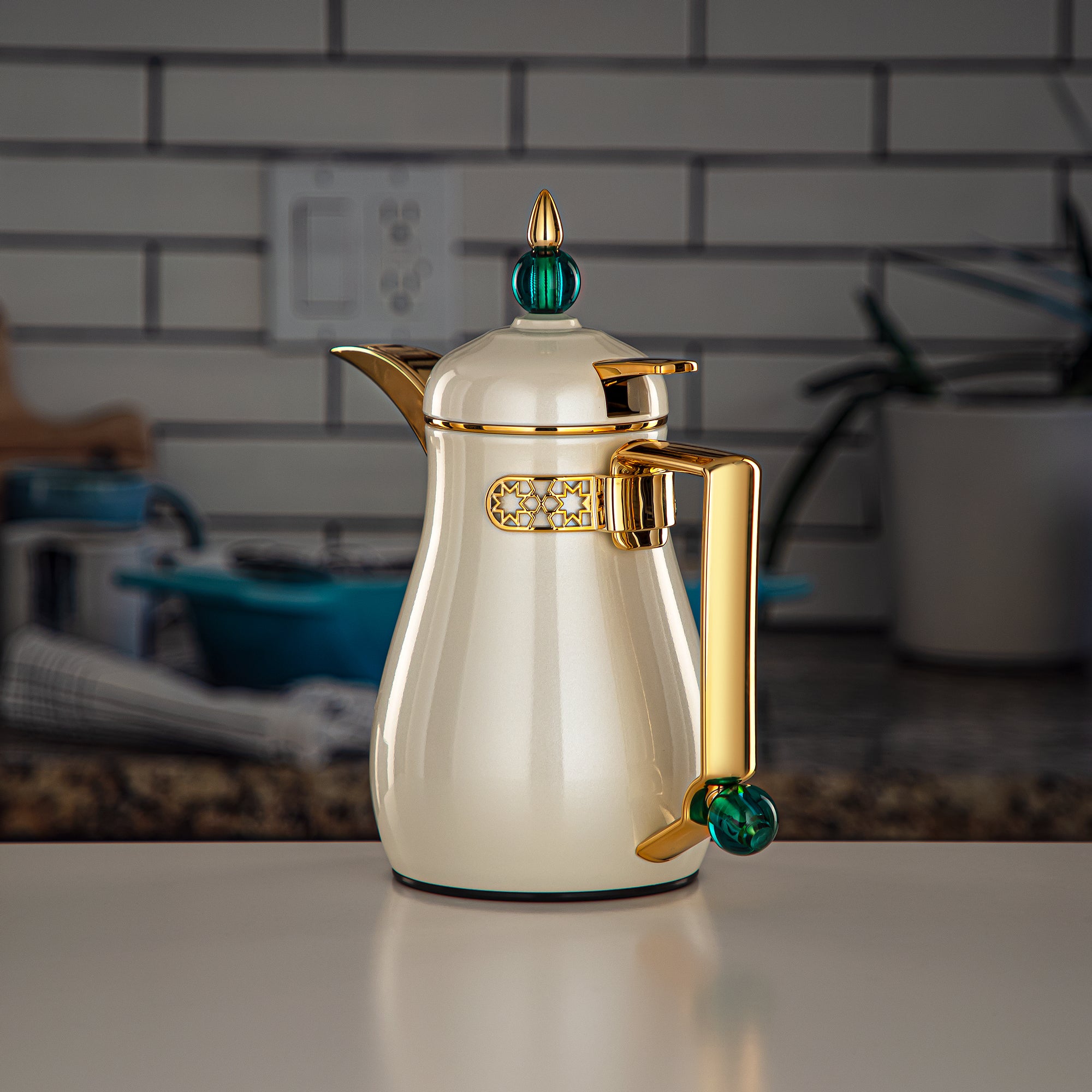 Almarjan 0.35 Liter Vacuum Flask Pearl White & Gold - FG803-035 DG/PW