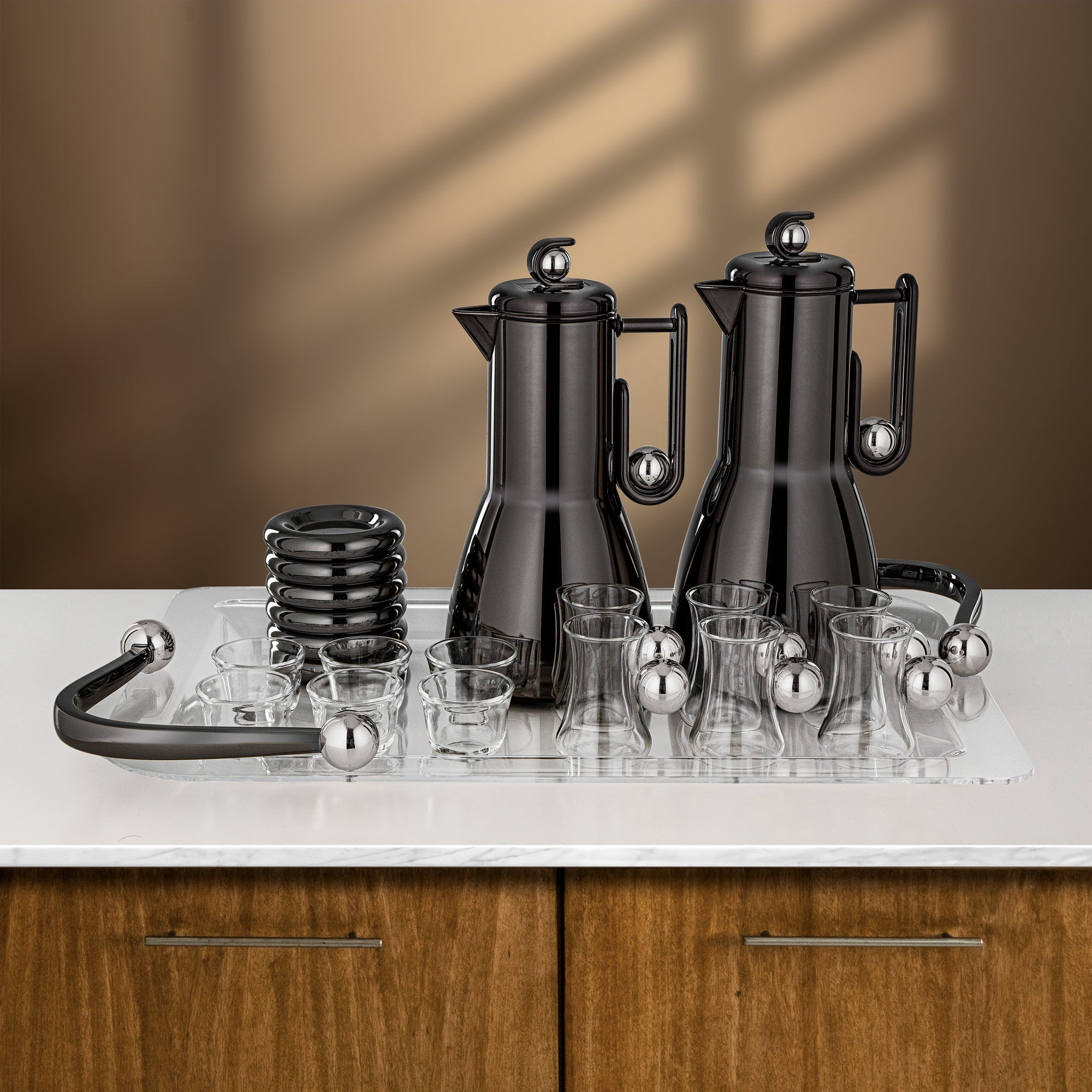 طقم شاي وقهوة المرجان 21 قطعة باللون الأسود المعدني والفضي