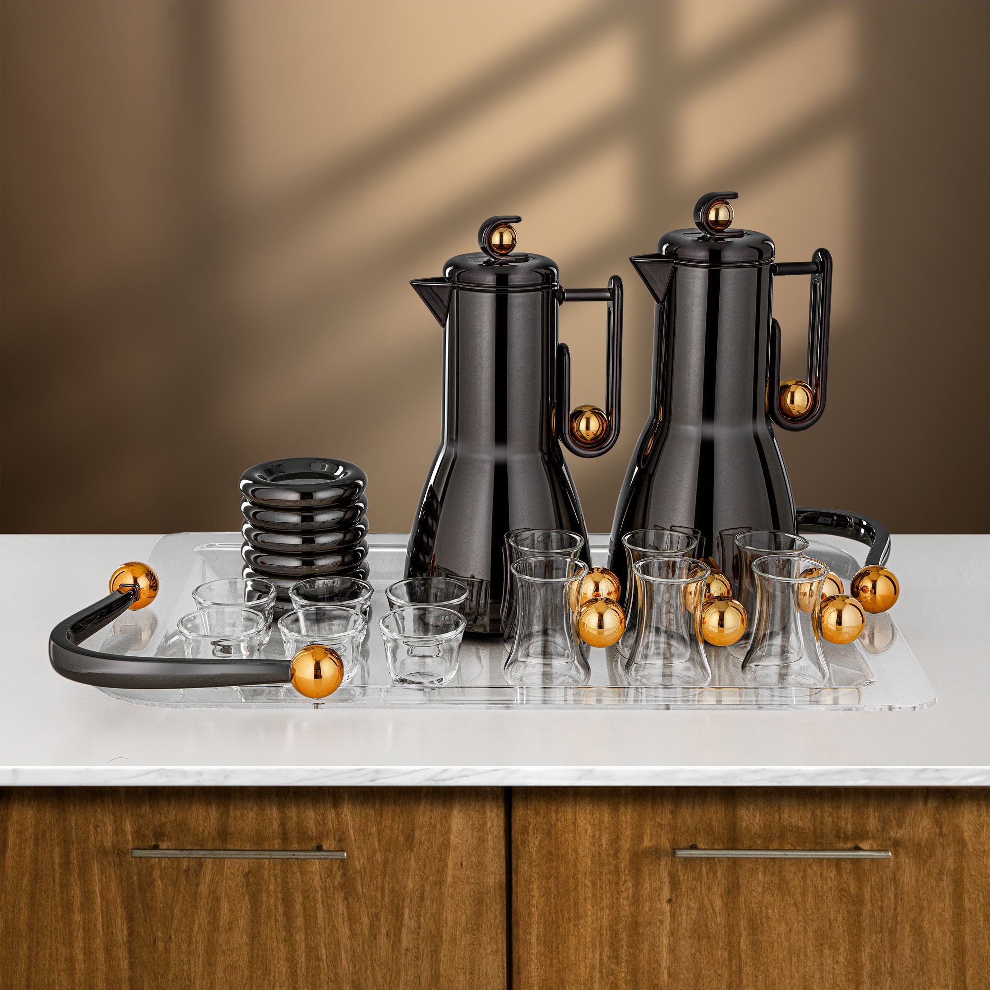 طقم شاي وقهوة المرجان 21 قطعة باللون الأسود المعدني والذهبي