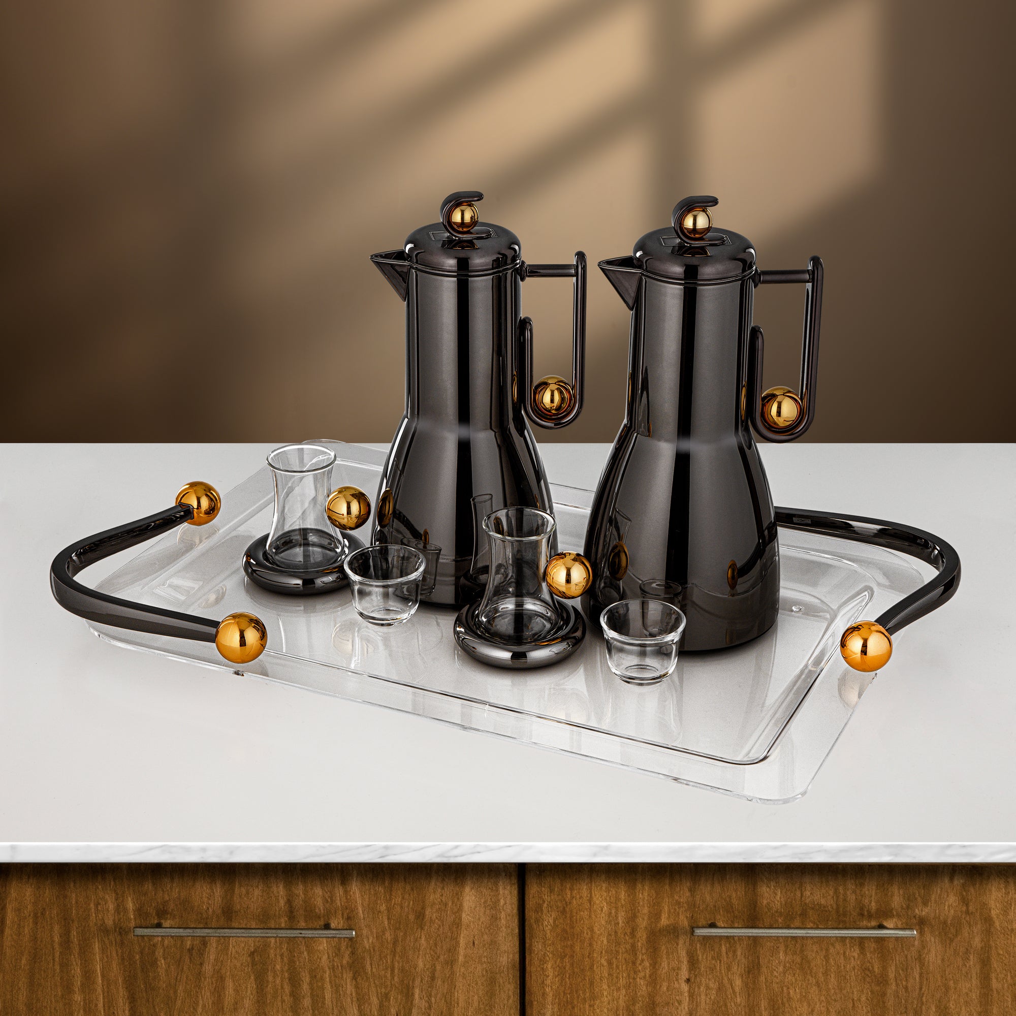 طقم شاي وقهوة المرجان 21 قطعة باللون الأسود المعدني والذهبي