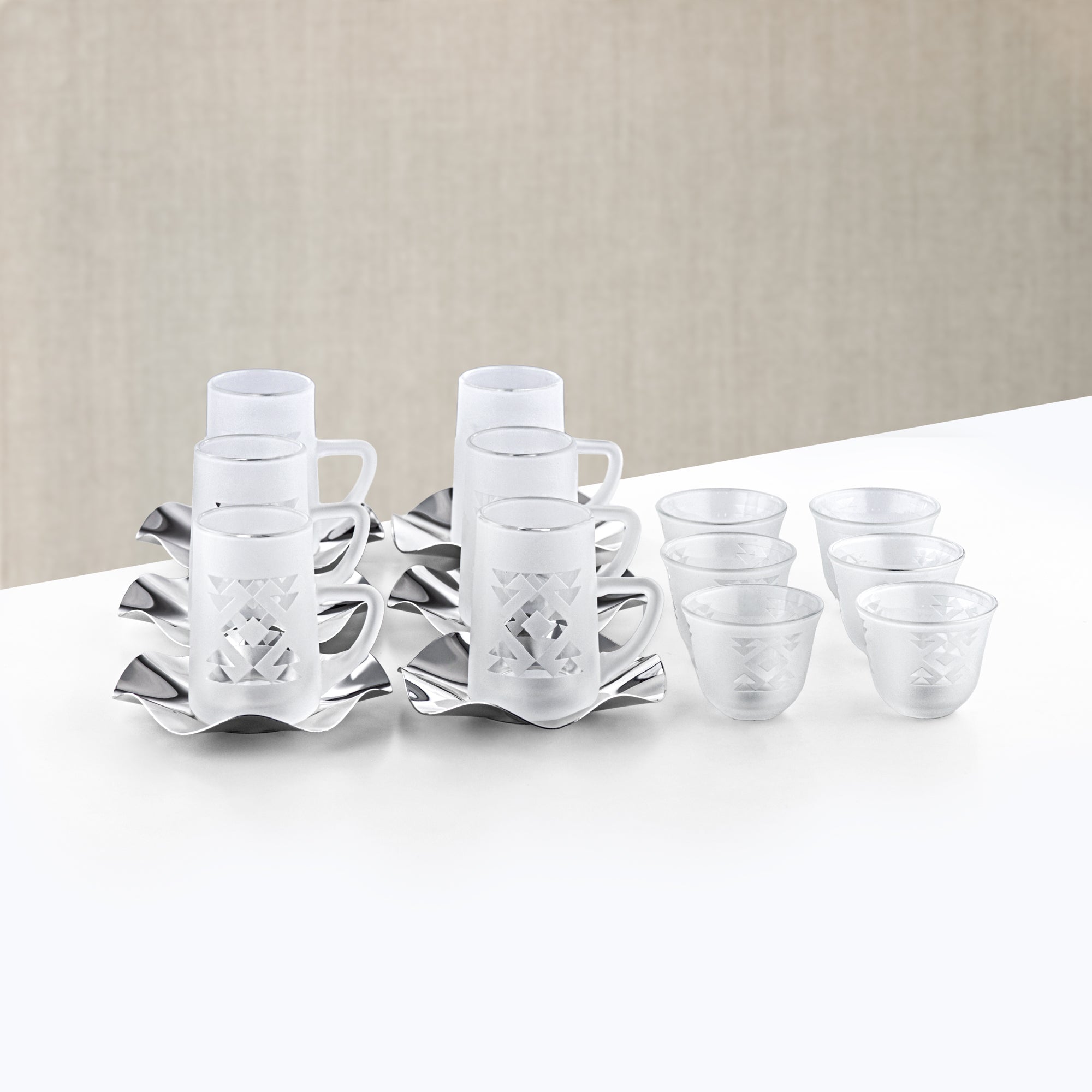 طقم شاي وقهوة عربية المرجان 18 قطعة من زجاج فروست وستانلس ستيل