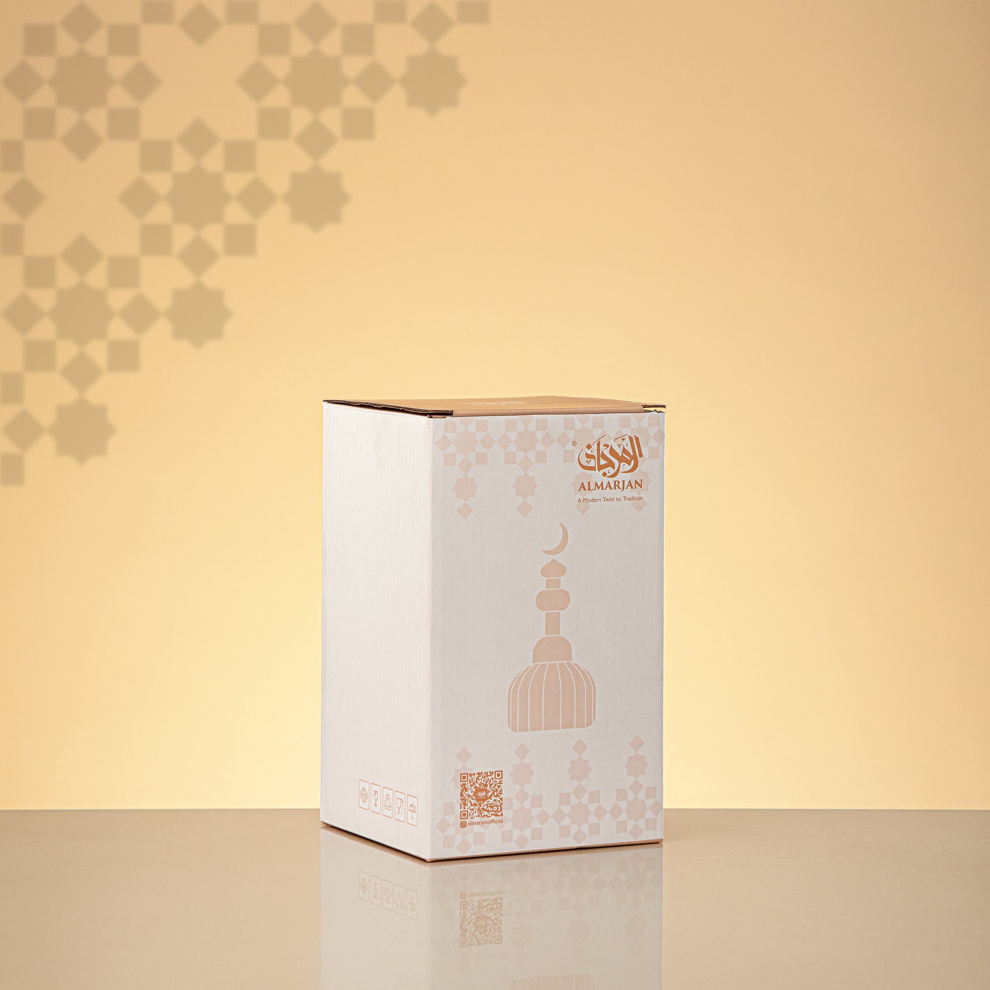 المرجان مئذنة زينة طاولة 17cm x 9cm عاجي مع هلال شفاف – Noor Al Layali