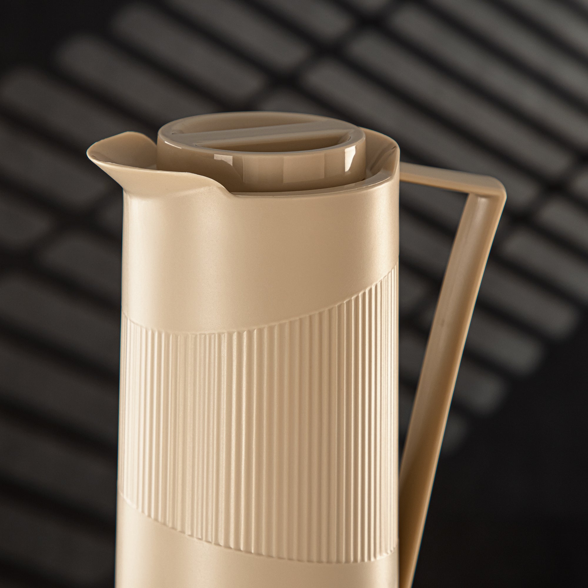 Almarjan Vacuum Flask Plastic 1L, Beige (GT119-100 BG) - Everyday Hospitality