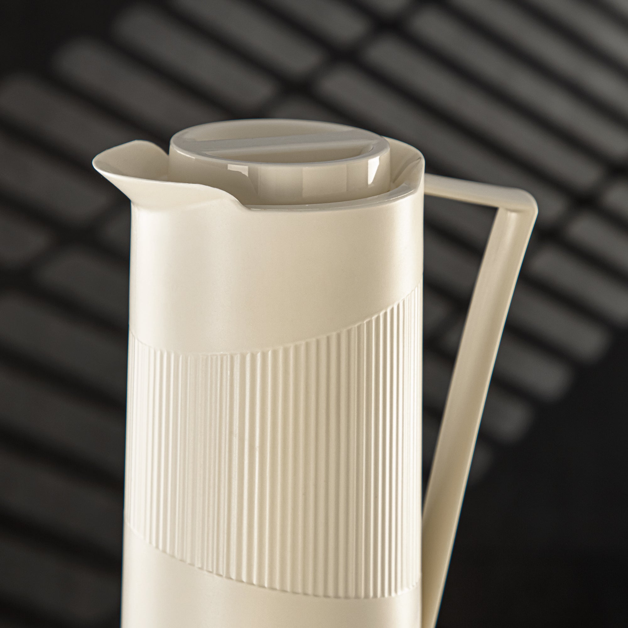 Almarjan Vacuum Flask Plastic 1L, Ivory (GT119-100 IV) - Everyday Hospitality